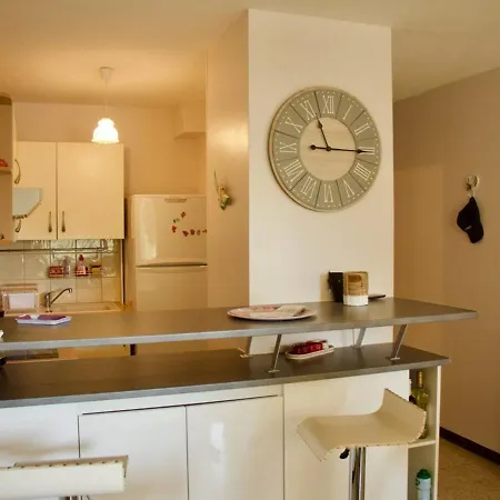 T2 Climatise Avec Loggia A La Faviere, Proche Plages Et Commerces, Parking Inclus - Fr-1-610-2 Apartamento